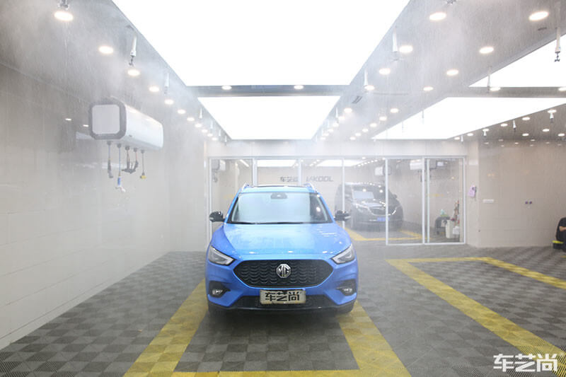 名爵ZS施工威固隔热膜施工过程及展示（施工中  无尘喷淋）