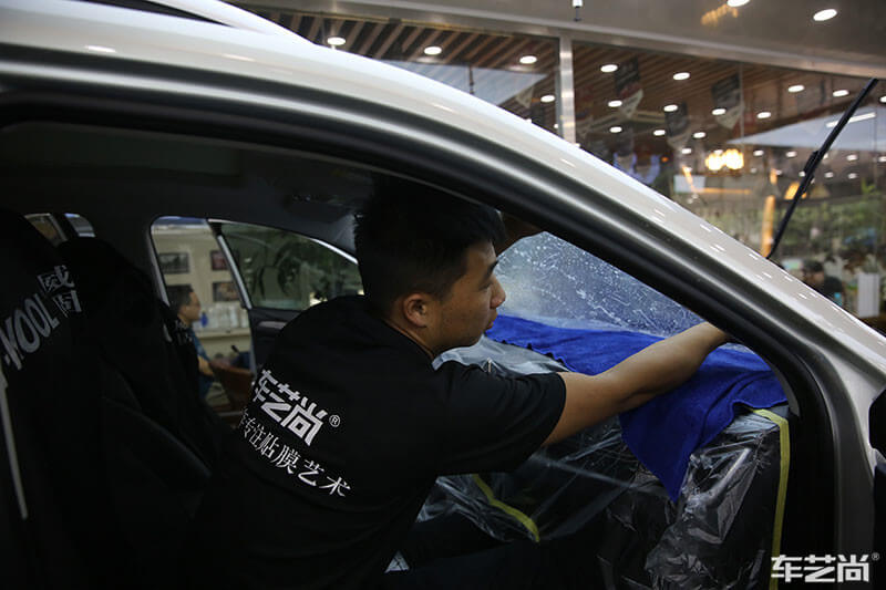 荣威RX5施工威固隔热膜过程展示（图十六）