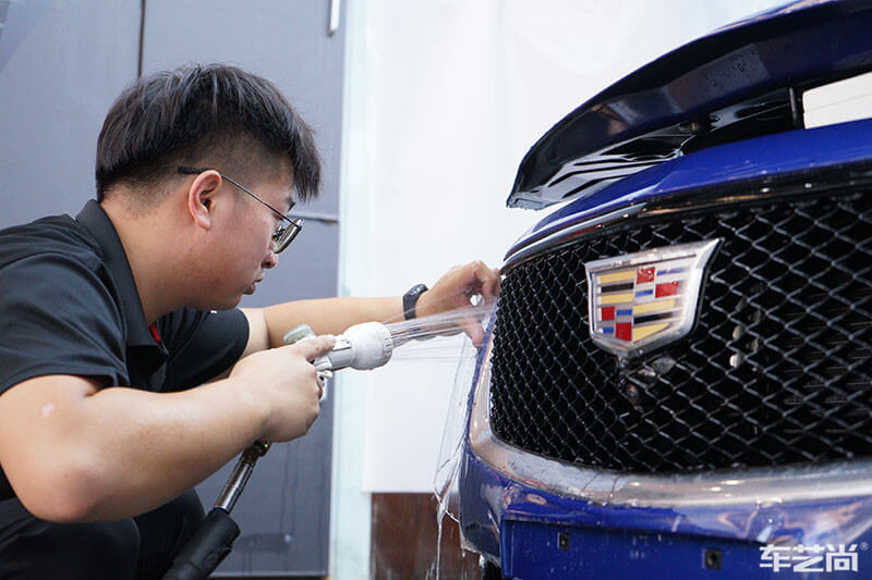 凯迪拉克CT5施工漆面保护膜过程（图三）