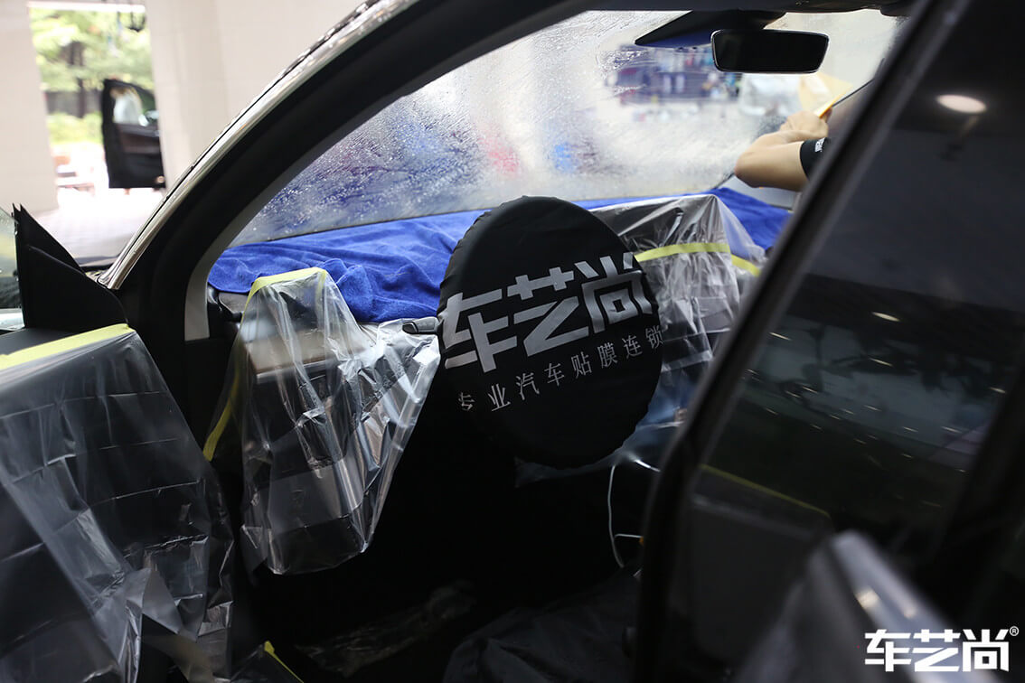 特斯拉Model 3施工威固隔热膜施工流程细节图展示图（8）