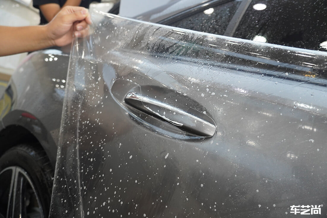 奔驰装贴威固隐形车衣，施工流程展示（4）