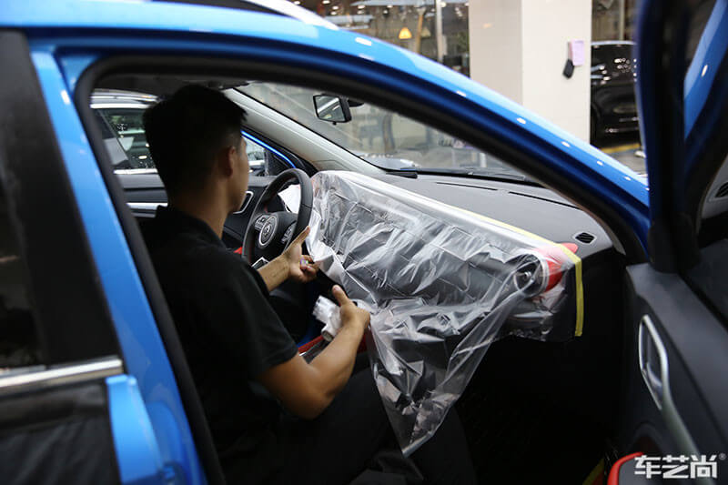 名爵ZS施工威固隔热膜施工过程展示（图四）