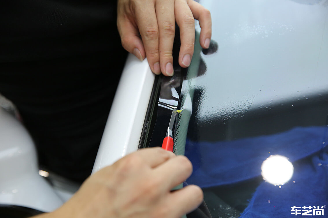 凯迪拉克装贴威固隔热膜，施工流程展示（5）