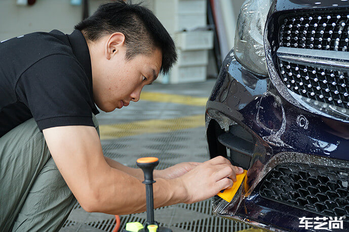 奔驰C260L贴威固隐形车衣流程图（3）