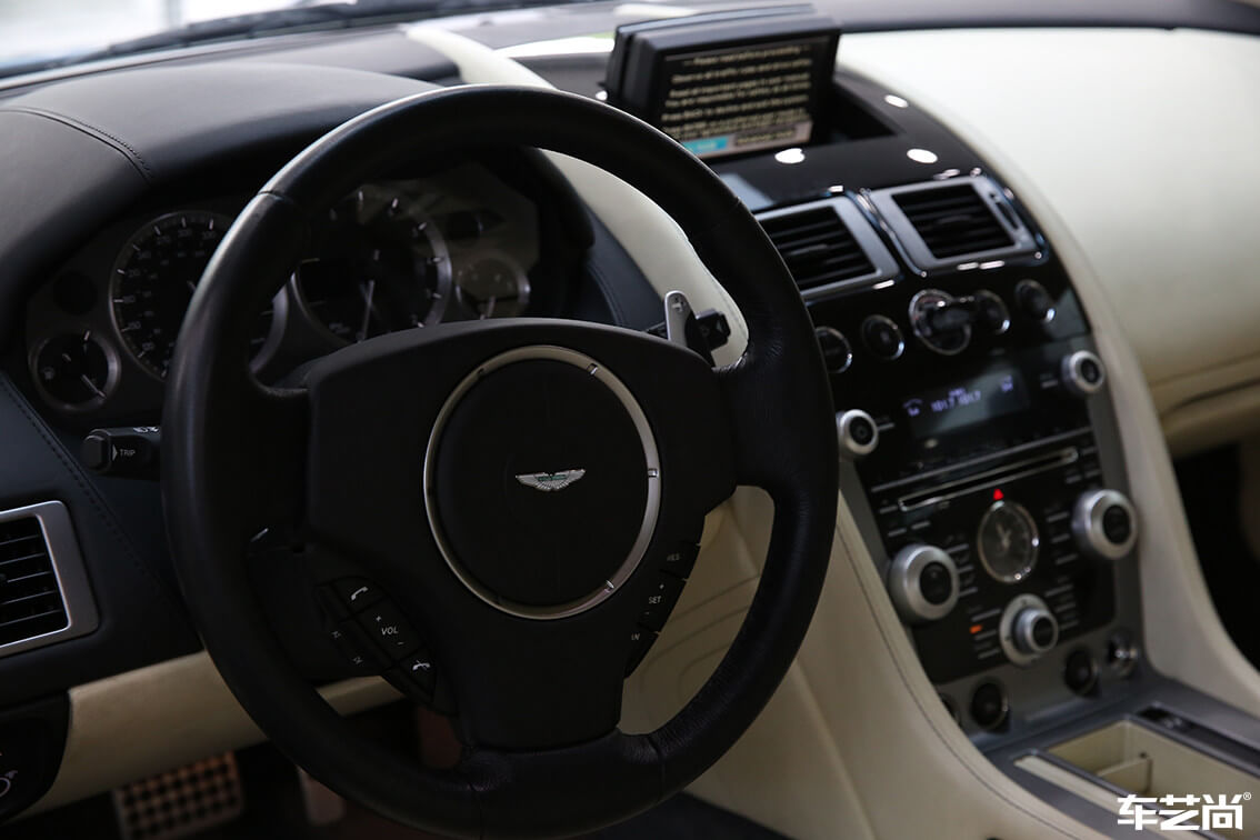 蓝色阿斯顿马丁选择车艺尚进行车辆清洗（8）