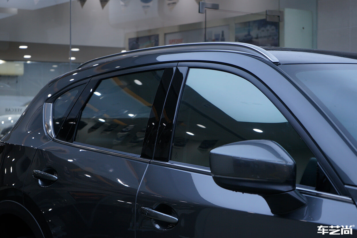 马自达装贴威固隐形车衣，施工流程展示（8）