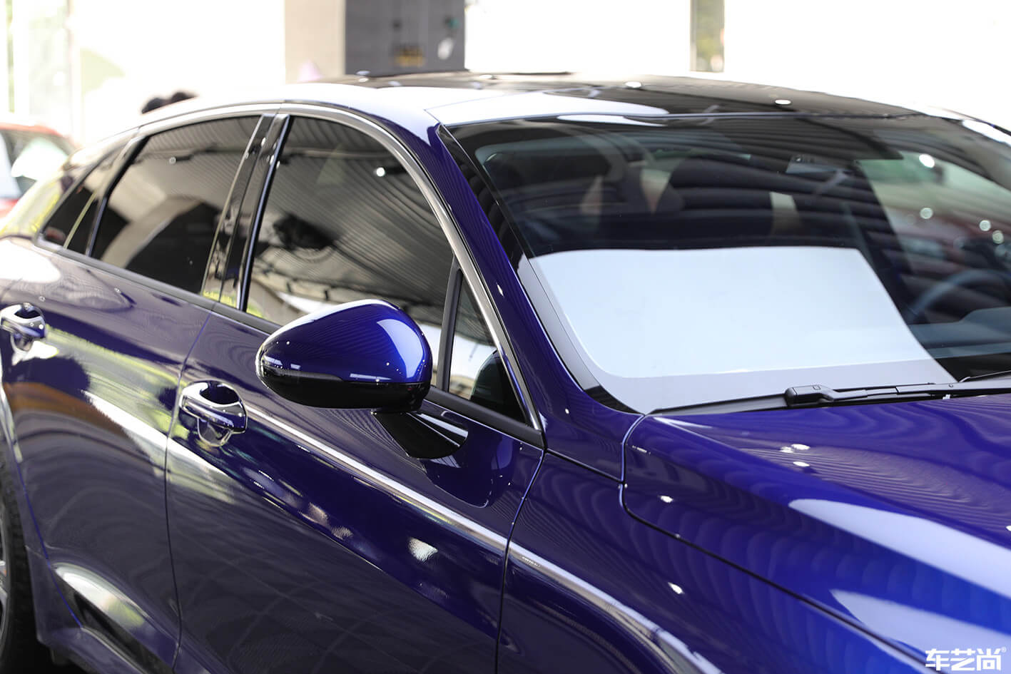 蓝色起亚K5施工V-KOOL隔热膜，施工效果展示（7）