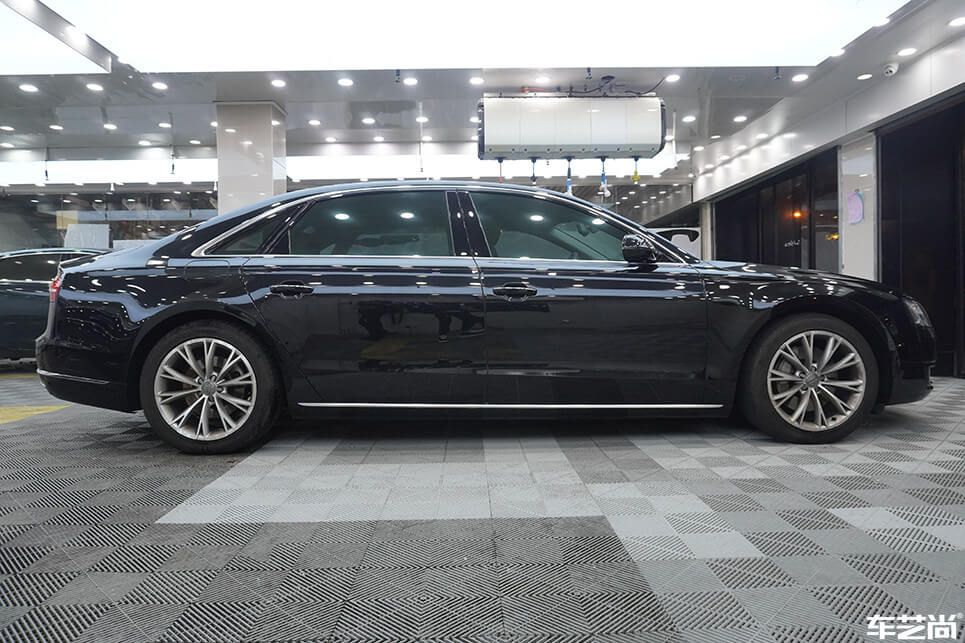 奥迪 A8装贴威固隐形车衣，施工流程展示（15）