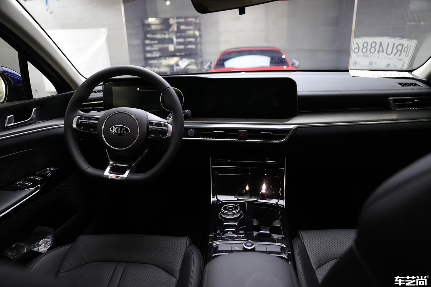 蓝色起亚K5施工V-KOOL隔热膜，施工效果展示（1）