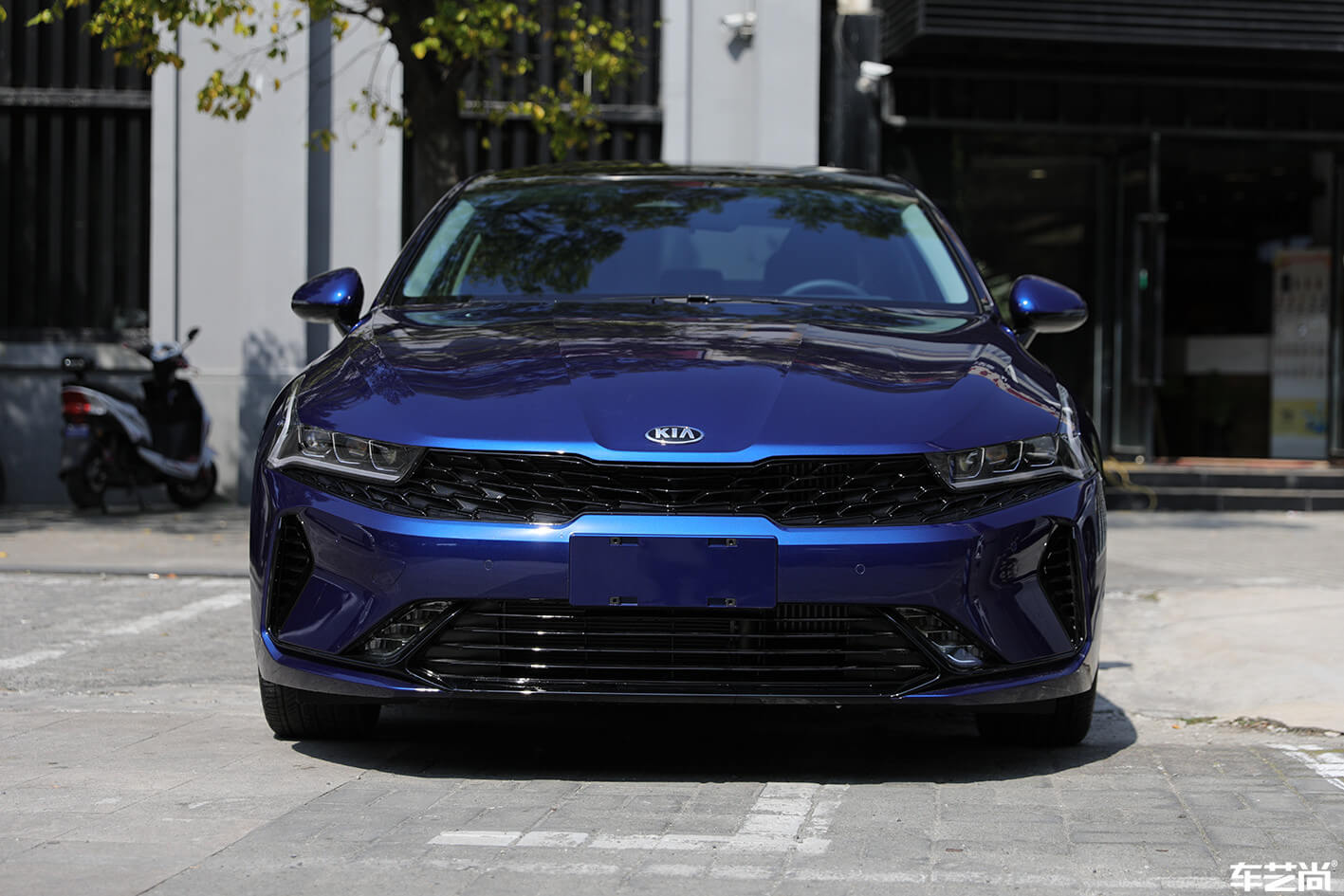 蓝色起亚K5施工V-KOOL隔热膜，施工效果展示（11）