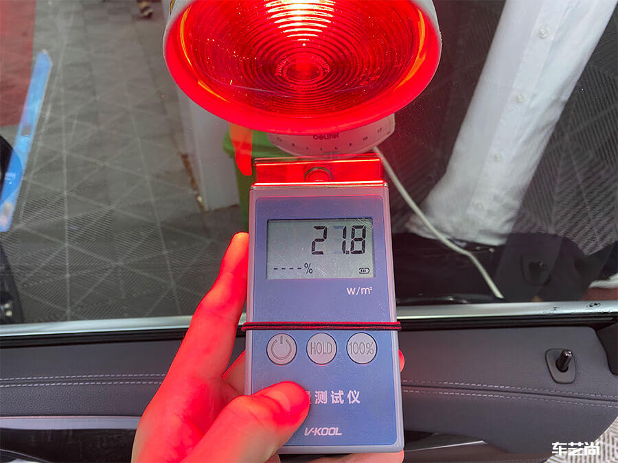 宝马X3在车艺尚装贴威固隔热膜施工流程展示（14）