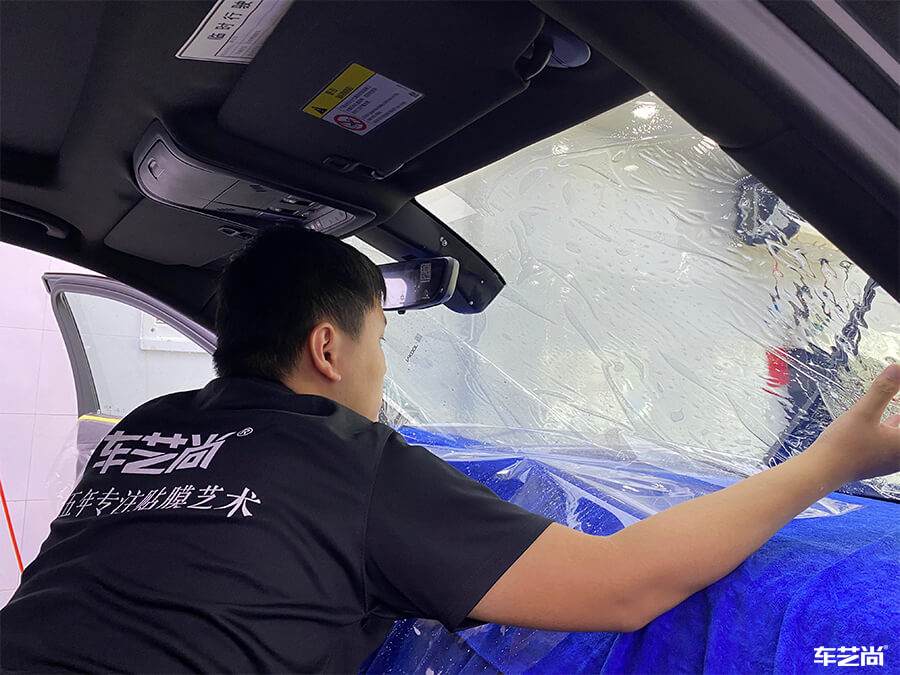凯迪拉克装贴威固隔热膜，案例流程展示（8）
