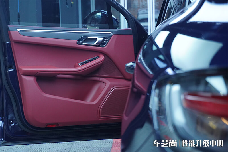 保时捷真皮内饰效果图