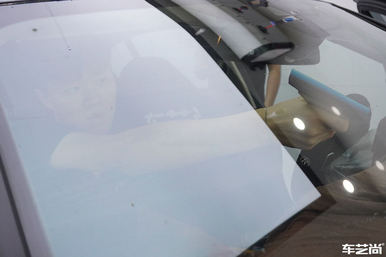 宝马3系装贴威固隔热膜，施工流程展示（12）