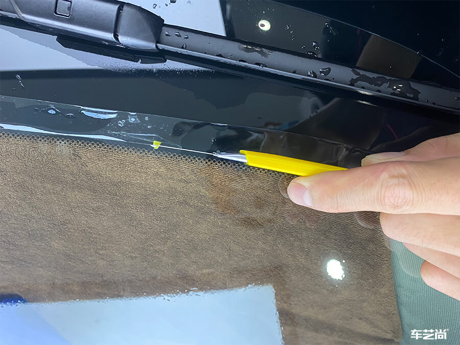 宝马X3在车艺尚装贴威固隔热膜施工流程展示（7）