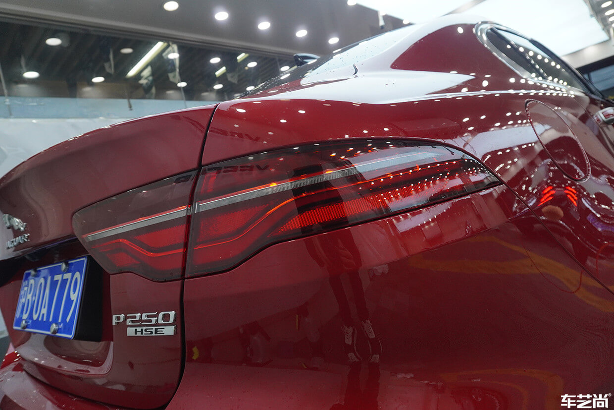 捷豹XEL装贴威固漆面保护膜流程展示（15）