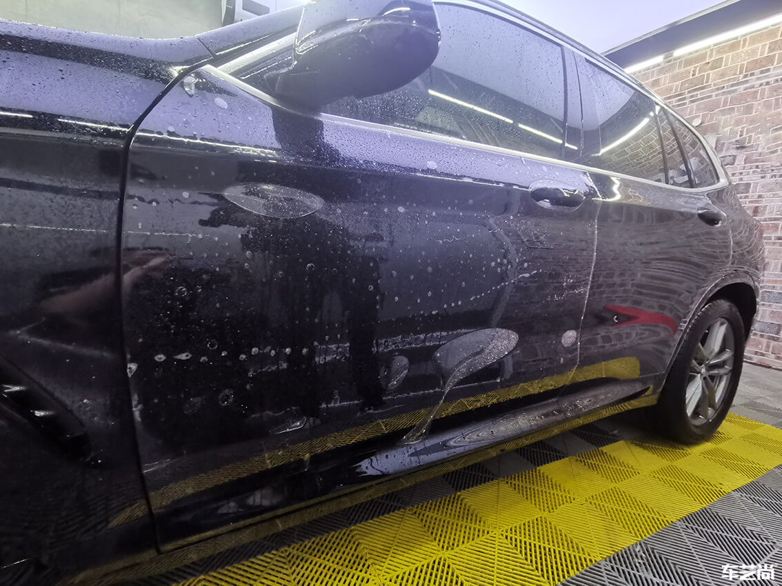 宝马X3装贴威固隐形车衣，施工流程展示（3）