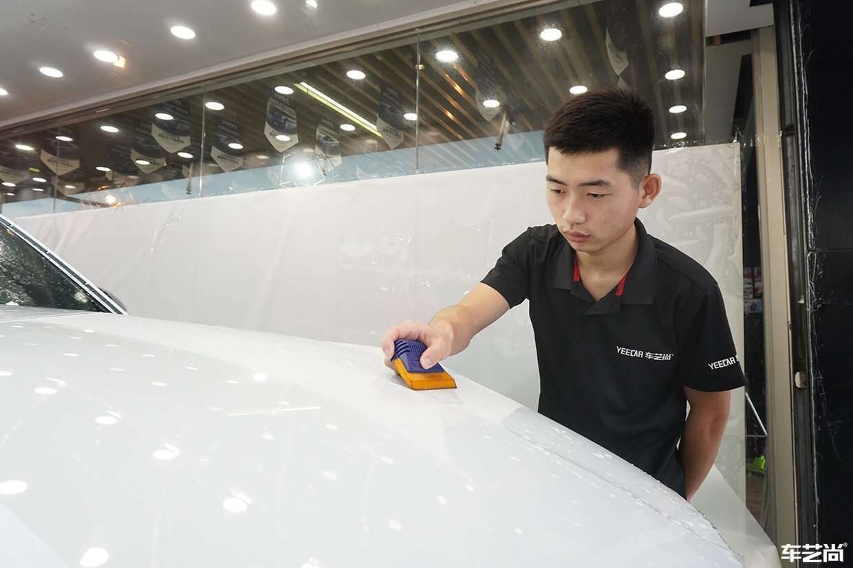 保时捷卡宴装贴威固隐形车衣，施工流程展示（4）