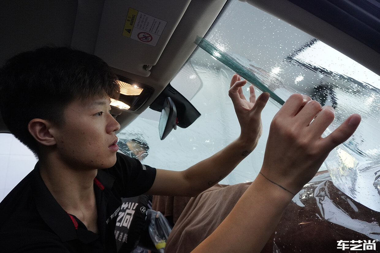 宝马3系装贴威固隔热膜，施工流程展示（11）