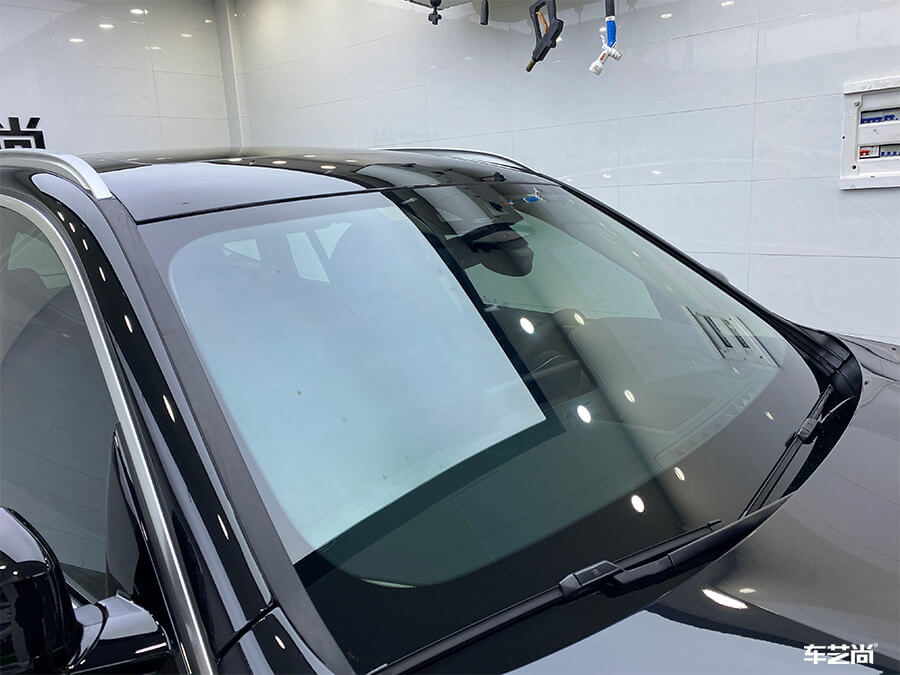 宝马X3在车艺尚装贴威固隔热膜施工流程展示（11）