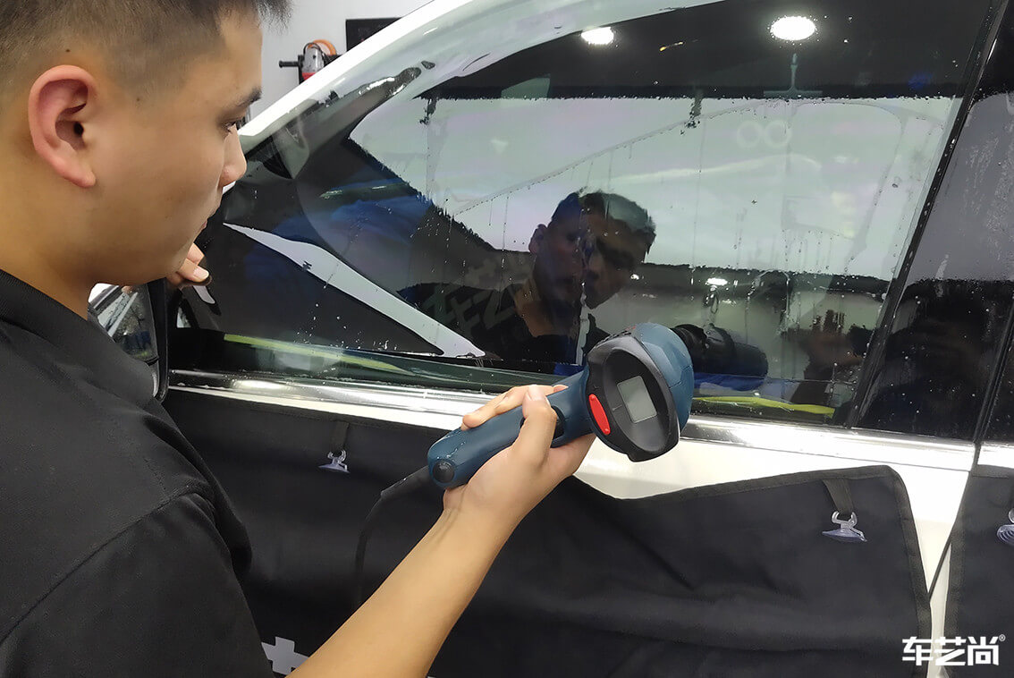 奔驰装贴威固隔热膜 车艺尚御水店施工（11）