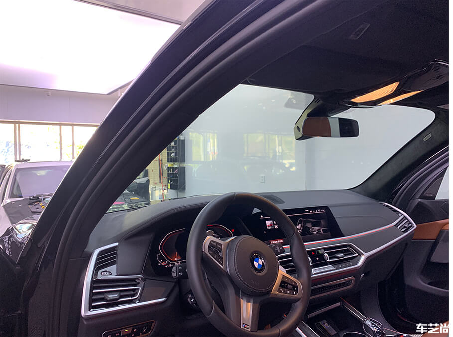 宝马X3装贴威固隔热膜施工流程展示（12）