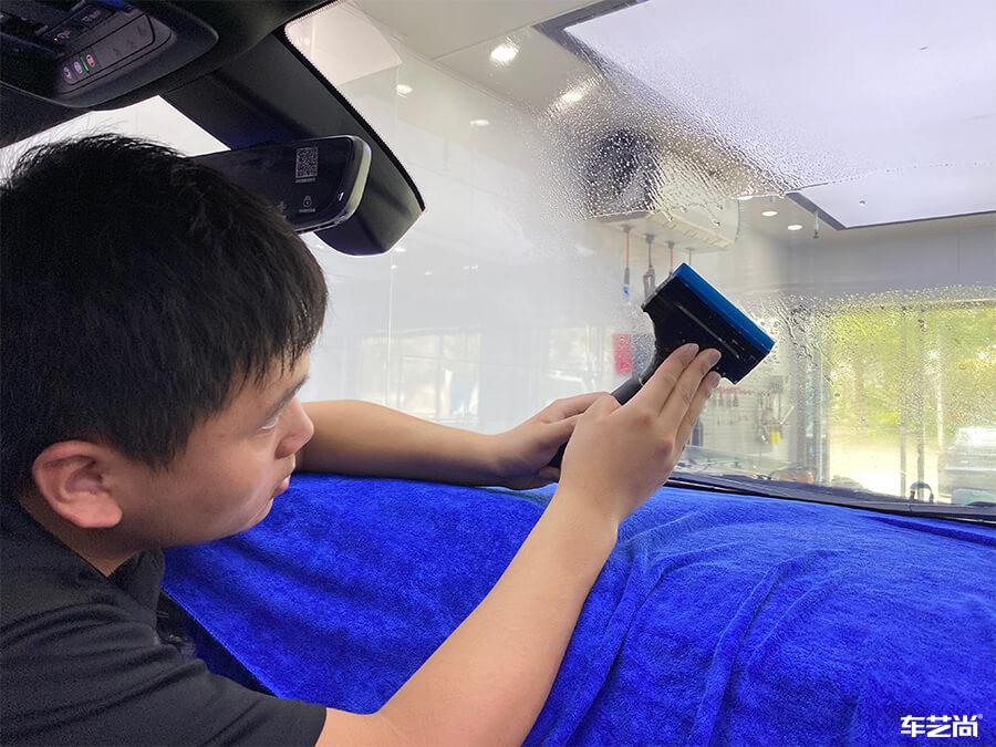 凯迪拉克装贴威固隔热膜，案例流程展示（7）