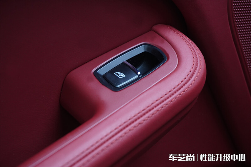 保时捷纳帕真皮内饰