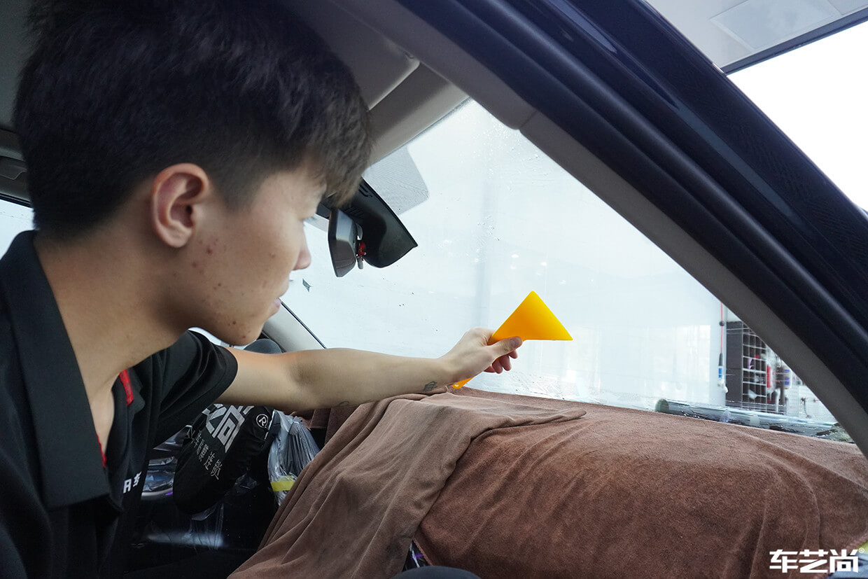 宝马3系装贴威固隔热膜，施工流程展示（6）