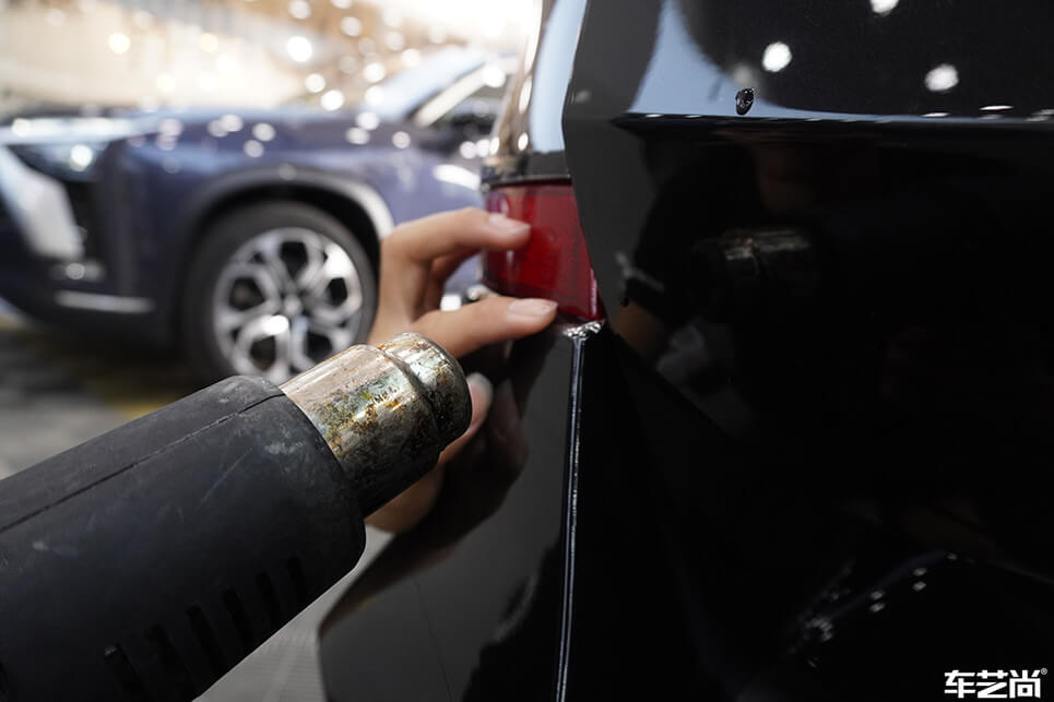 宝马X5装贴威固隐形车衣，施工流程展示（12）