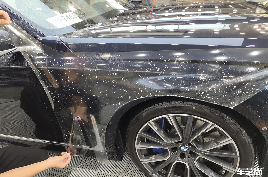 宝马7系装贴威固隐形车衣，施工流程展示（8）