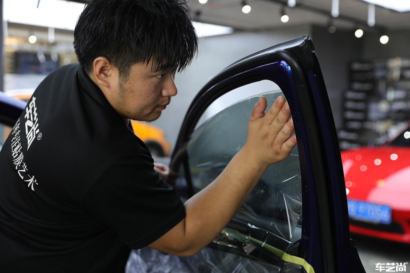 蓝色起亚K5施工V-KOOL隔热膜，施工效果展示（2）