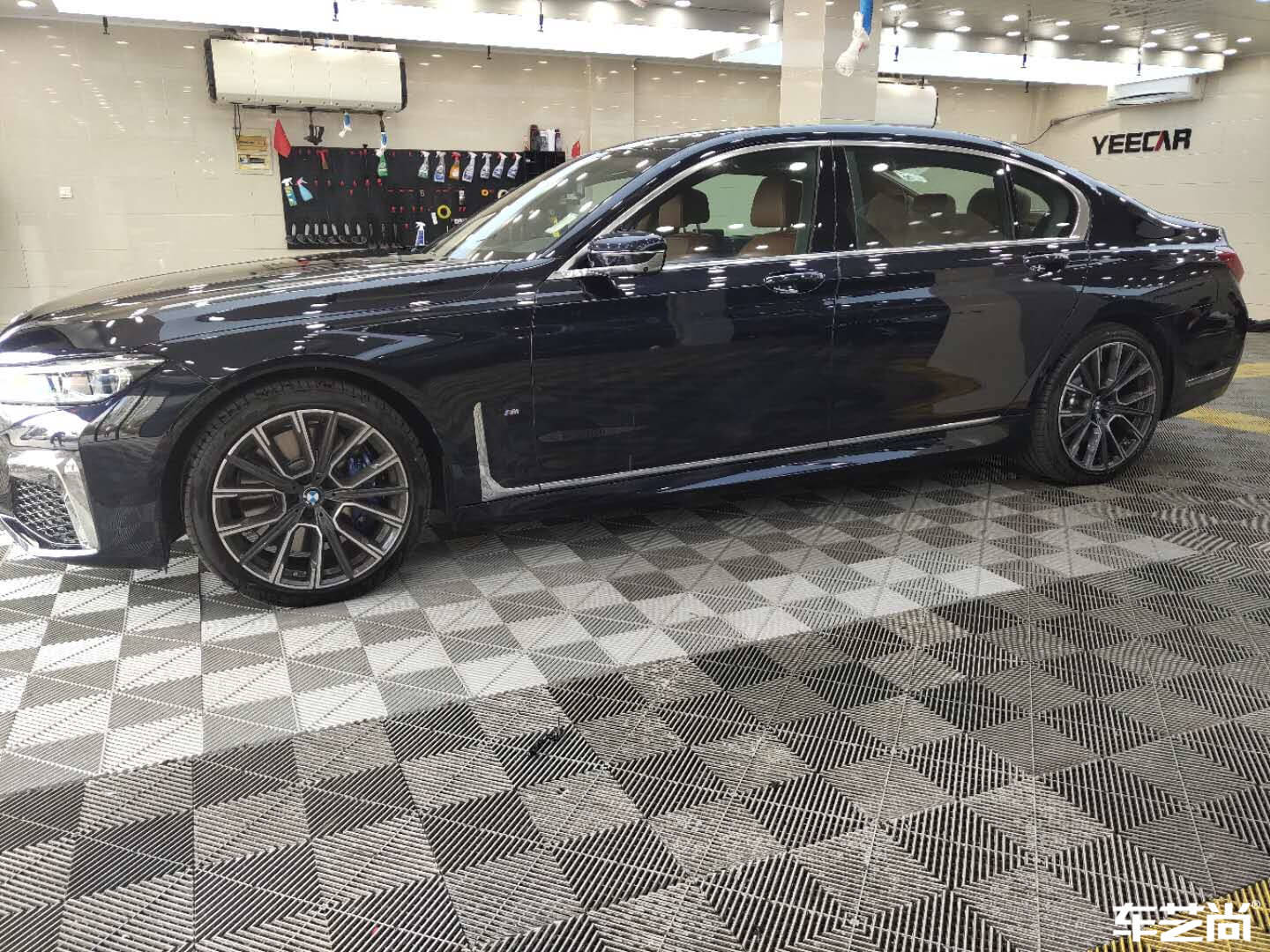 宝马7系装贴威固隐形车衣，施工流程展示（16）