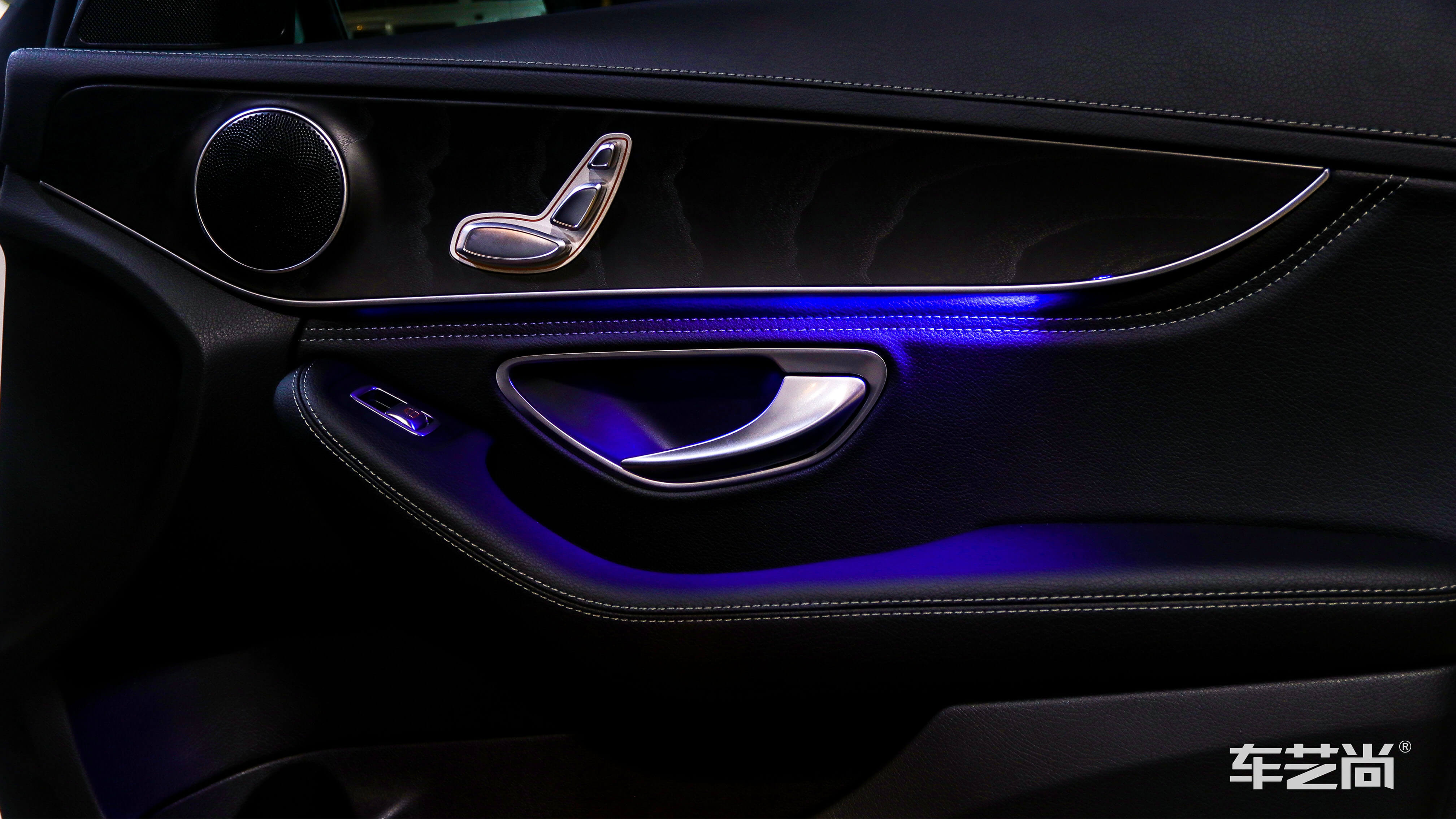 奔驰C63氛围灯升级