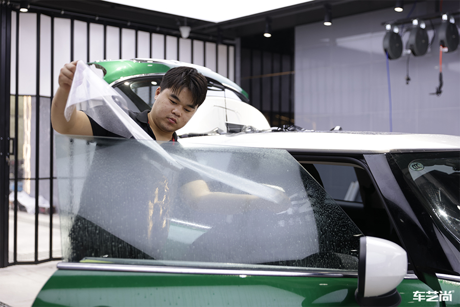 宝马mini施工隔热膜，体验“非一般”的保护（12）