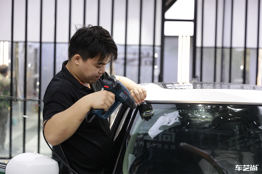 宝马mini施工隔热膜，体验“非一般”的保护（8）