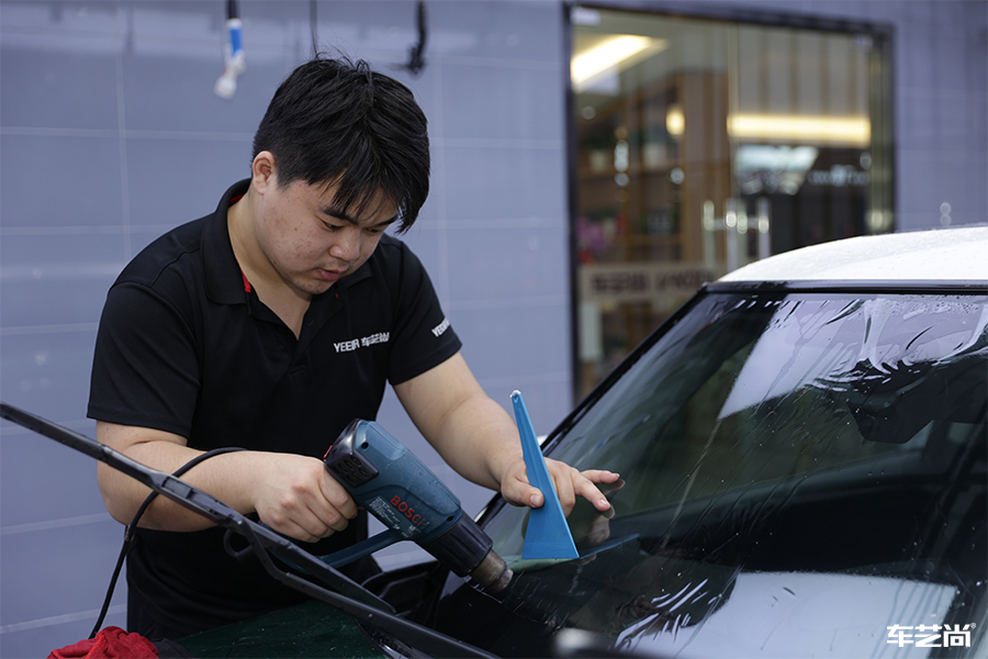 宝马mini施工隔热膜，体验“非一般”的保护（2）