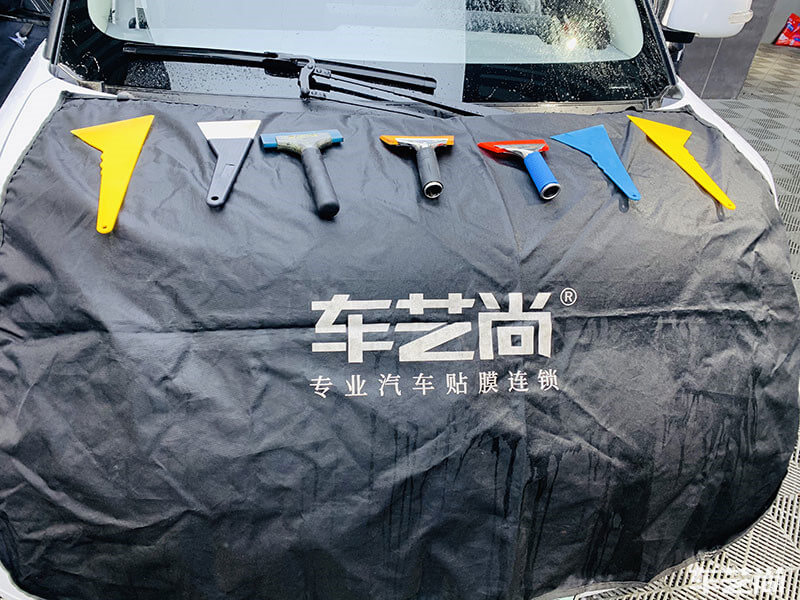 欧拉施工威固V-KOOL隔热膜过程（图二）