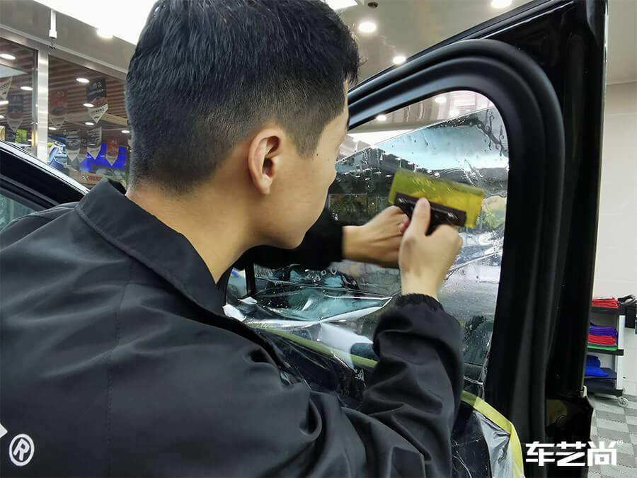 奥迪Q7装贴威固隔热膜，施工流程展示（11）