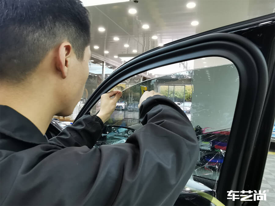 奥迪Q7装贴威固隔热膜，施工流程展示（10）