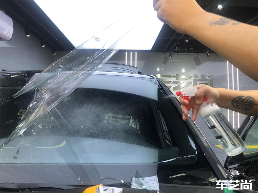 车膜为什么要先贴在外面？车艺尚精彩案例呈现（2）