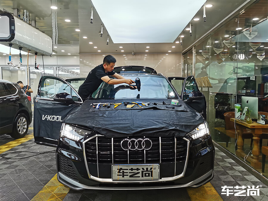 奥迪Q7装贴威固隔热膜，施工流程展示（5）