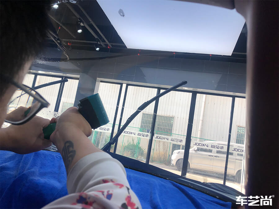 保时捷911告诉你上海专业的汽车贴膜哪家强？（8）