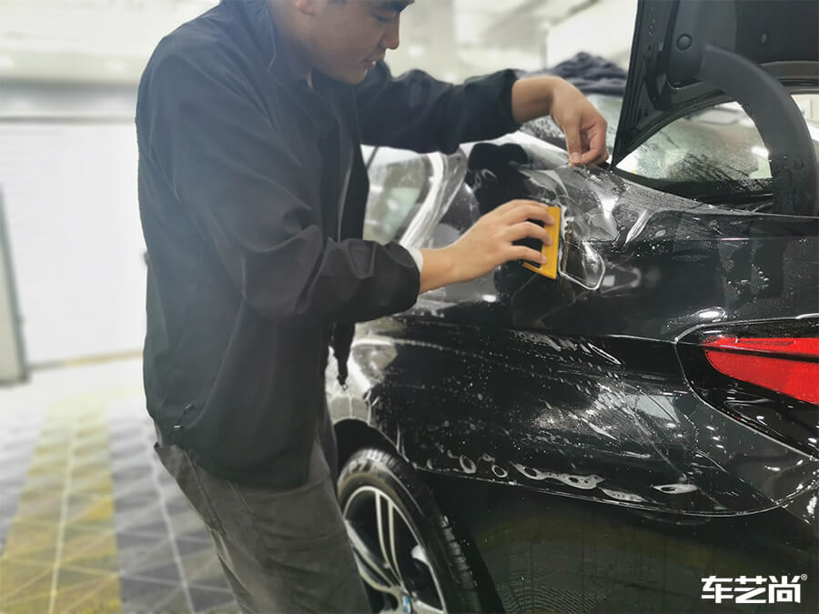 宝马5系装贴威固隐形车衣，施工流程展示（5）
