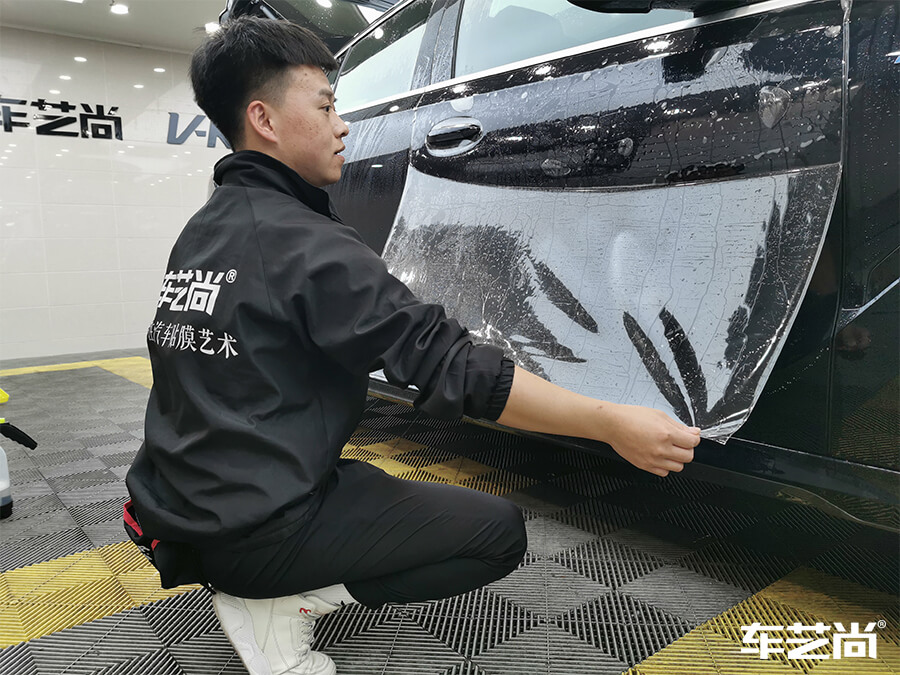 宝马X6装贴威固隐形车衣施工流程展示（8）