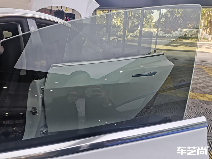 上海车艺尚为特斯拉 Model3施工威固玻璃膜（9）