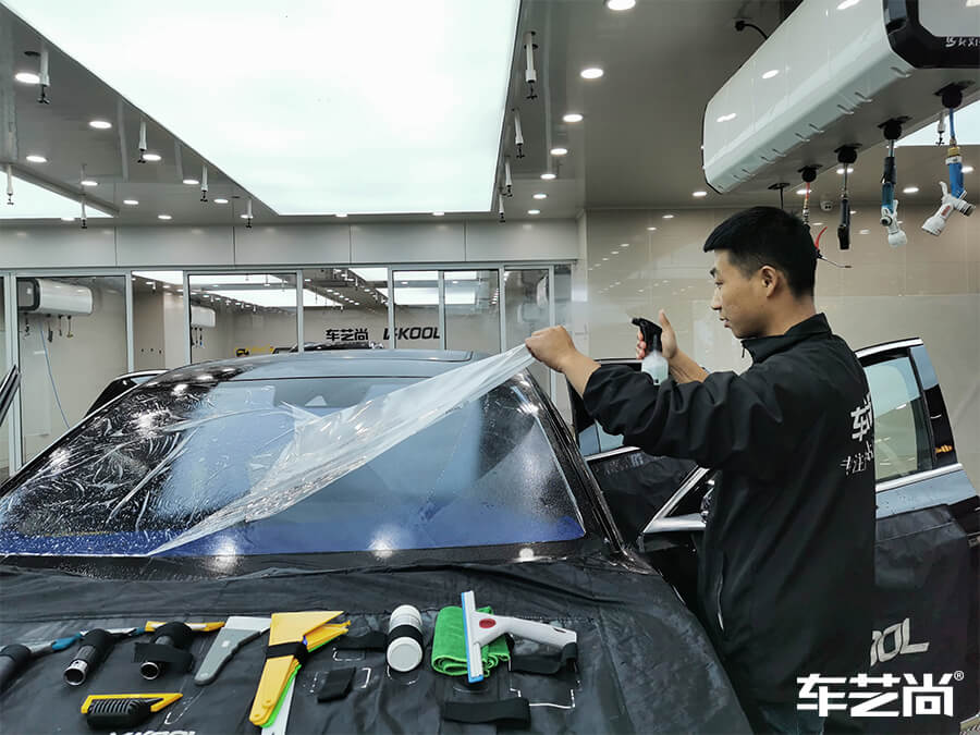 比亚迪汉装贴威固隔热膜，施工流程展示（1）