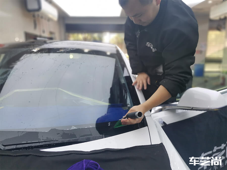 上海车艺尚为特斯拉 Model3施工威固玻璃膜（3）