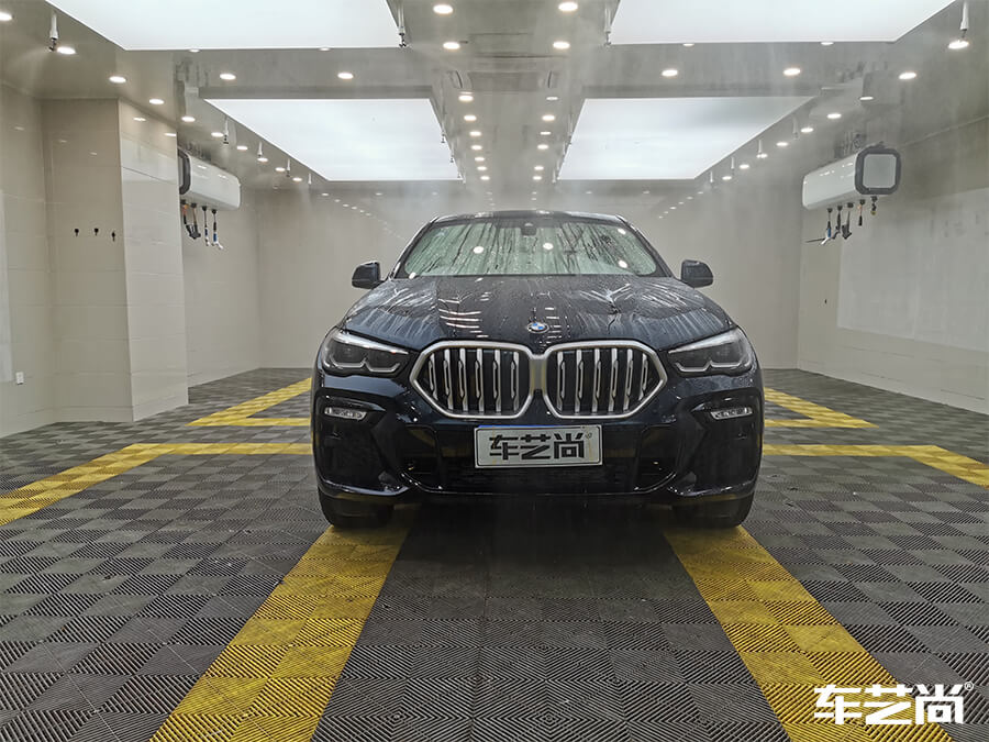 宝马X6装贴威固隐形车衣施工流程展示（1）