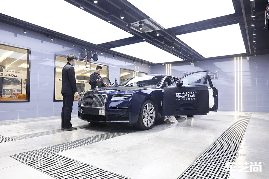 劳斯莱斯古斯特独具匠心的奢华，施工隔热膜流程（6）